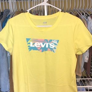 LEVI’S tshirt